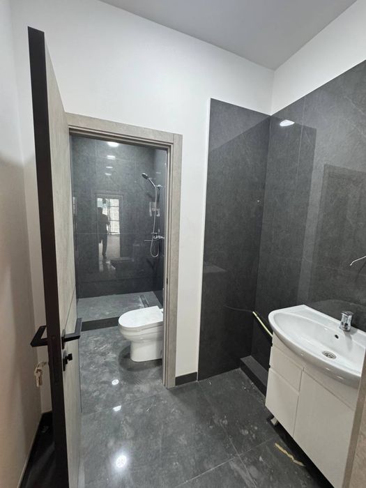 Срочно! Продаётся офис в бизнес центре ор: Аэропорт | вдоль дороги