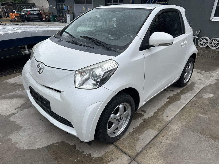 Vând Toyota IQ , stare bună. Unul cu numere altul fara . Ptr detalii s
