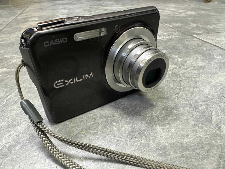 Фотоапарат Casio Exilim EX-S880 - 8 Megapixel, 3-Opt. Zoom