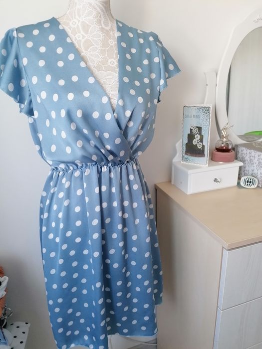 Rochie noua cu volane, albastra, material lejer. Transport inclus