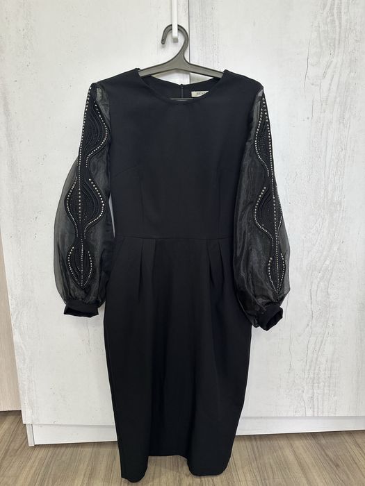 Платье футляр 42 размер