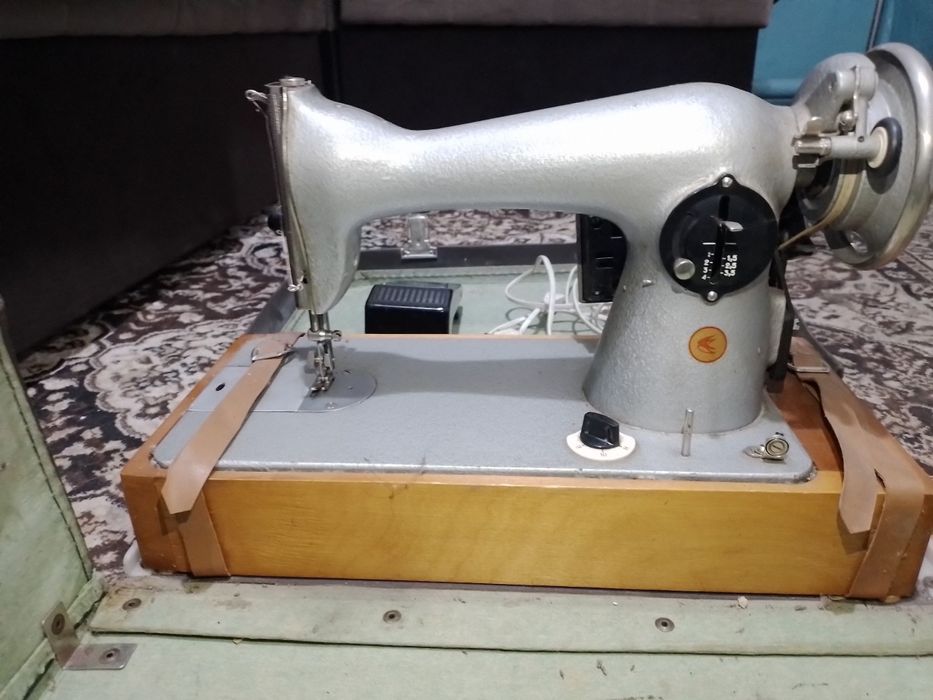 Швейная машина электрическая