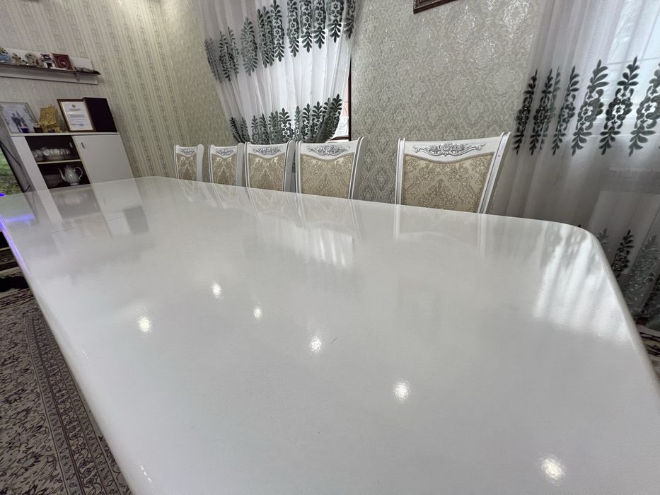 Продается стол со стульями