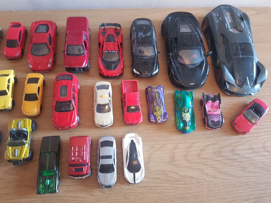 Колички matchbox u hotwheels