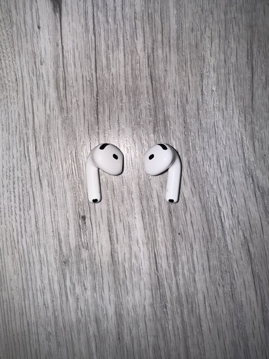 AirPods 4 Active Noise Cancellling