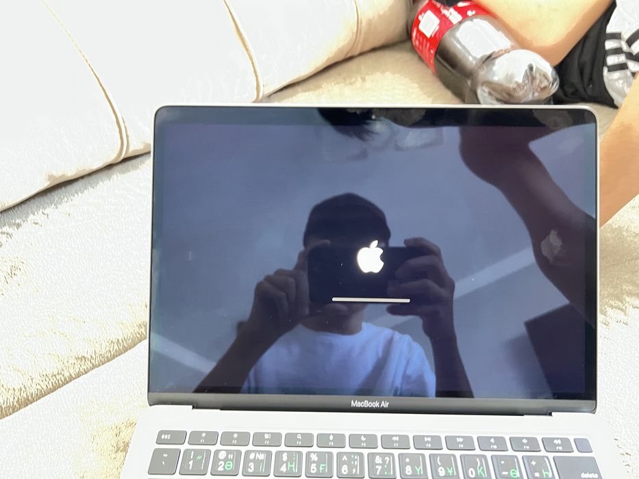 Продам макбук…….