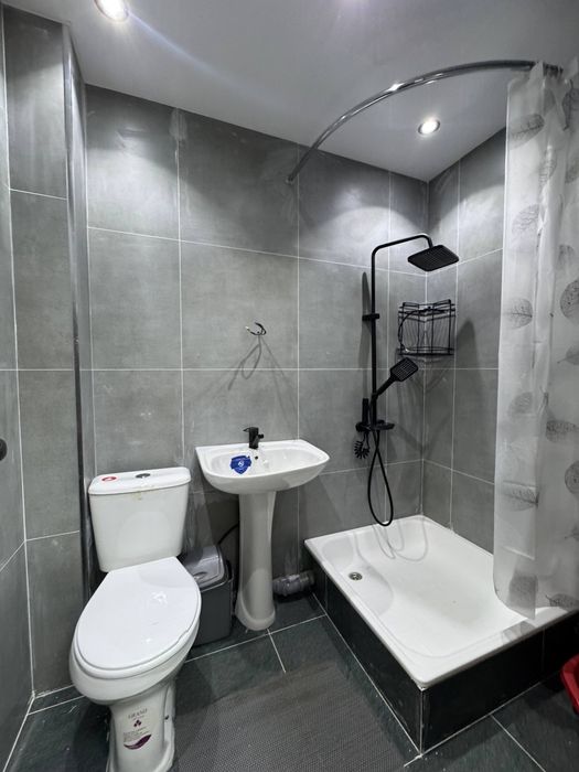 Kvartira  sotiladi 2 honalik 3 hona qilingan