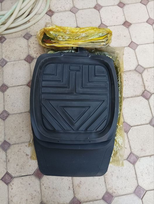 Коврик автомобильный