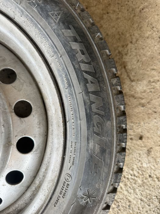 Продам шипованную резину