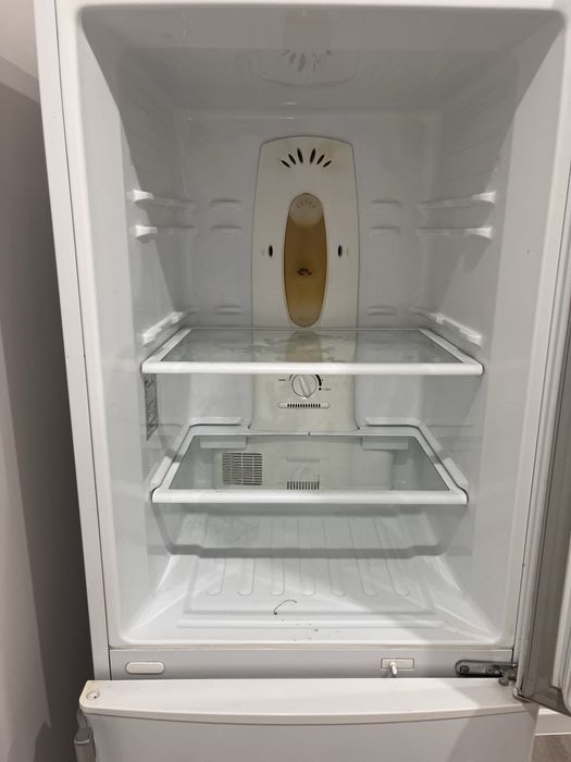 Холодильник LG белый
