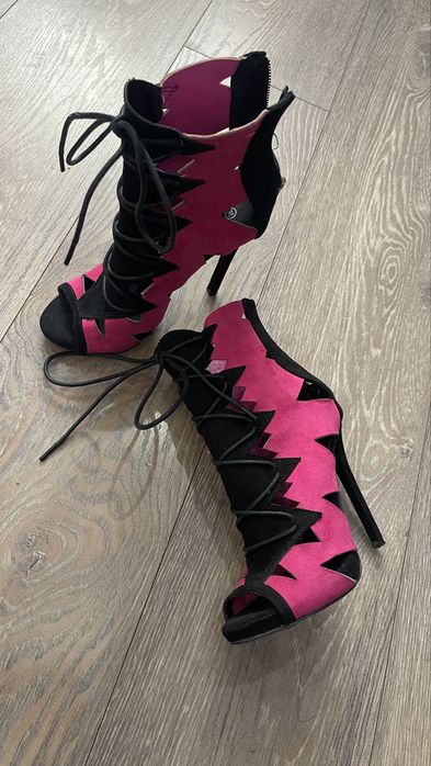 Обувки на Бершка и още модели