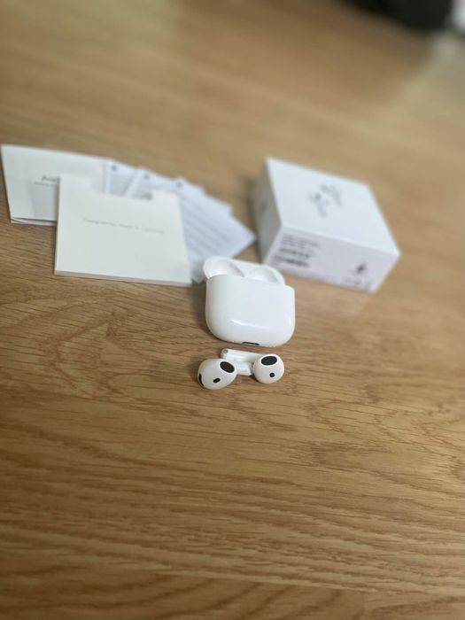 Casti airpods 4 cu ANC