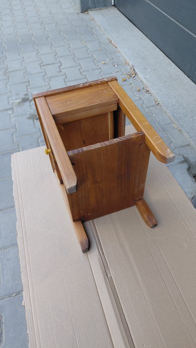 Нощно шкавче изцяло от дърво.