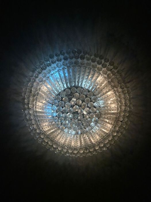 Продам хрустальную люстру