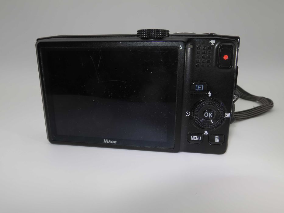 Nikon Coolpix S8200 ултра компактен цифрова фотоапарат, дигитална камера Full-HD, 14x оптичен зум,  пълен комплект, работи отлично