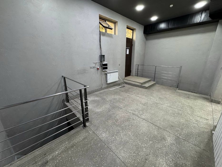 Продаётся нежилое помещения отдельно стояшие здания 1 линия