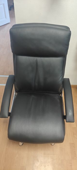 Мениджърски офис стол