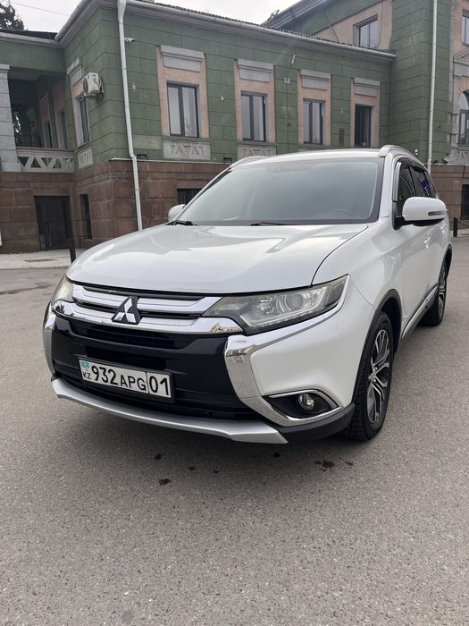 Mitsubishi Outlander 2015 год