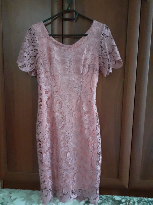 Продам  2 платья.