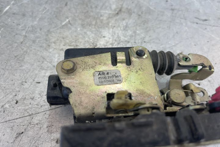 Broasca usa fata stanga 8200290961 Dacia Logan prima generatie