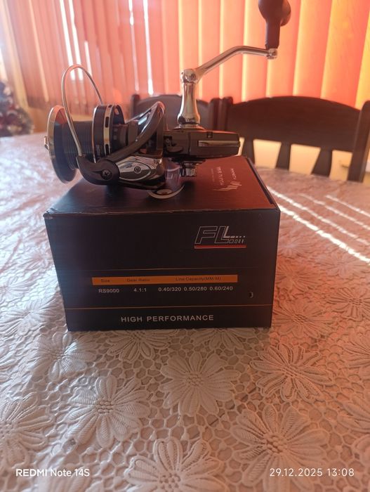Продавам чисто нова макара FL RS9000