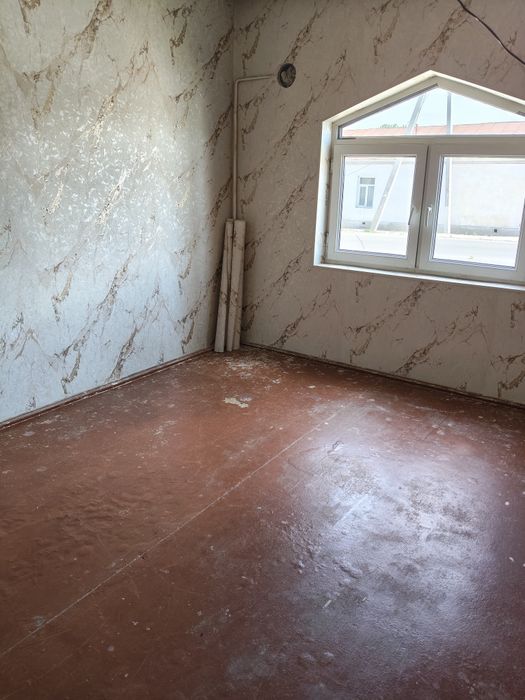 Уй сотилади.коплонбек таможния йолли юзи