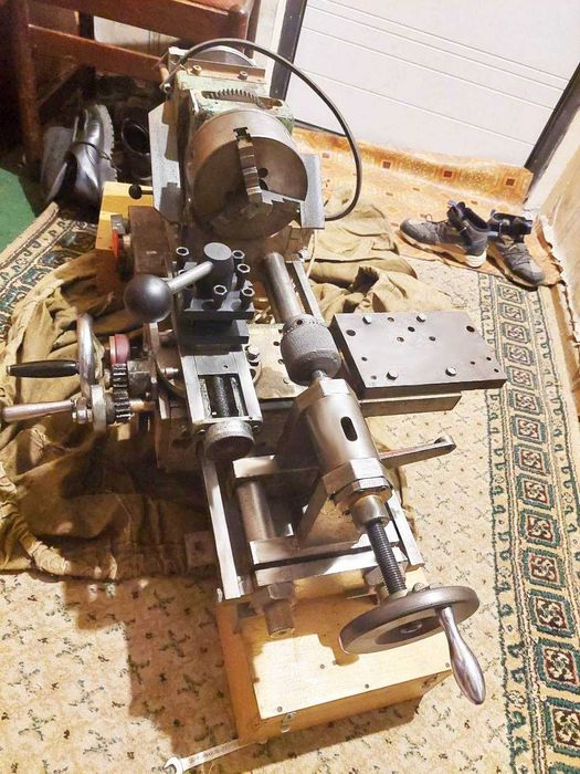 Продам токарный станок с столиком для фрезерной насадки