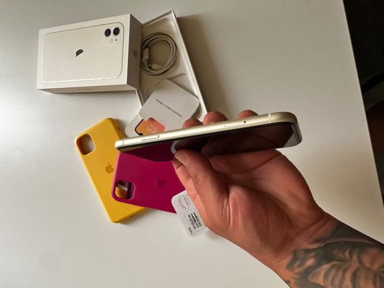 Като нов! Iphone 11 White 128gb.