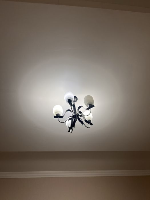 Продам люстру