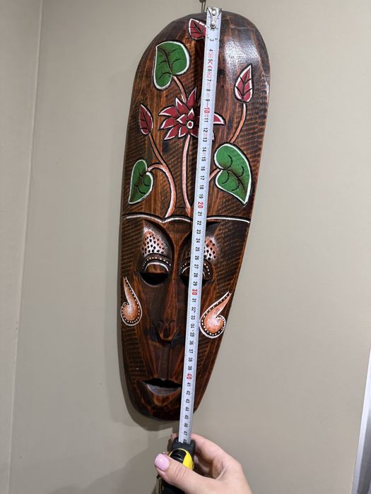 Дървена маска за стена