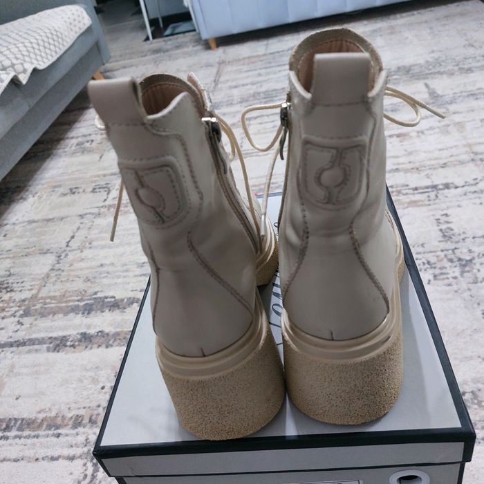 Продам ботинки кожанные осении.