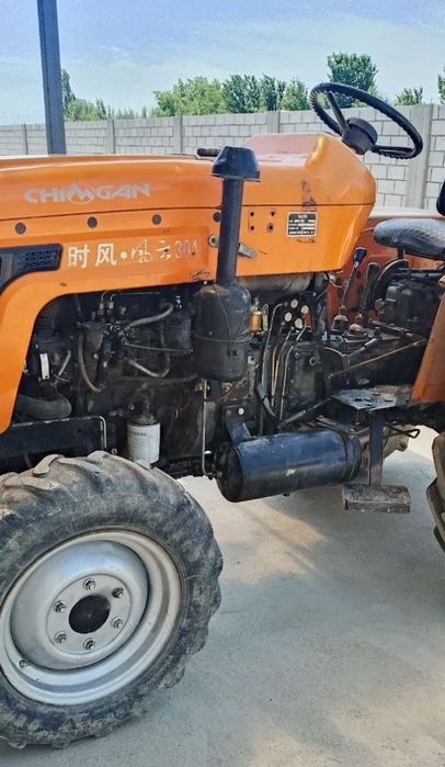 Traktor sotiladi