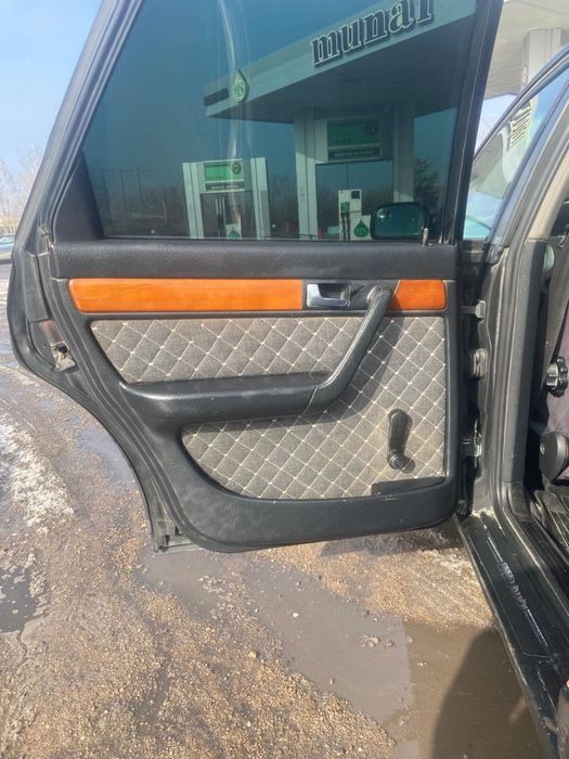 Продаю Ауди 100 с4