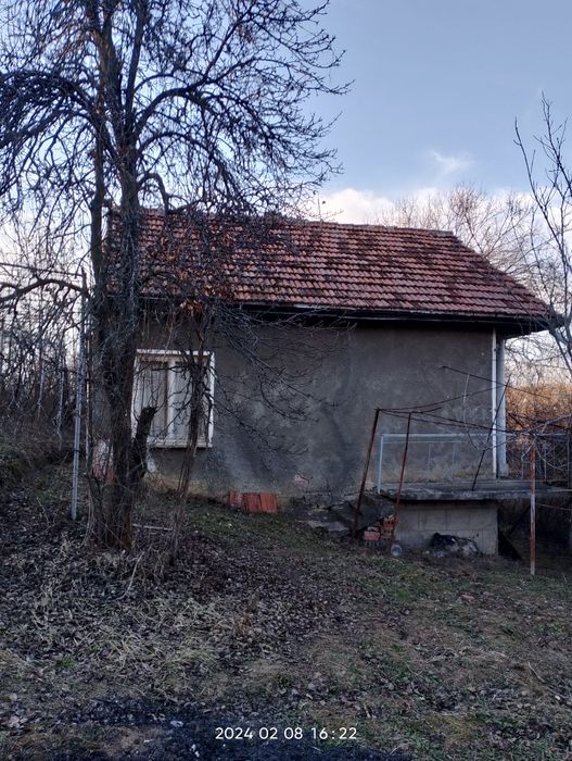 Предлагам вила в Враца врачански  лоза за бартер