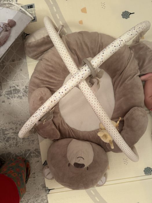 Мишка с подвесными игрушками