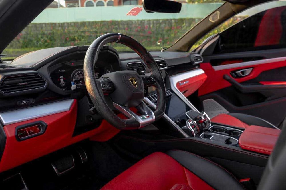 Mощен и красив LAMBORGINI Urus NOVITEC 800 кола за бал или сватба