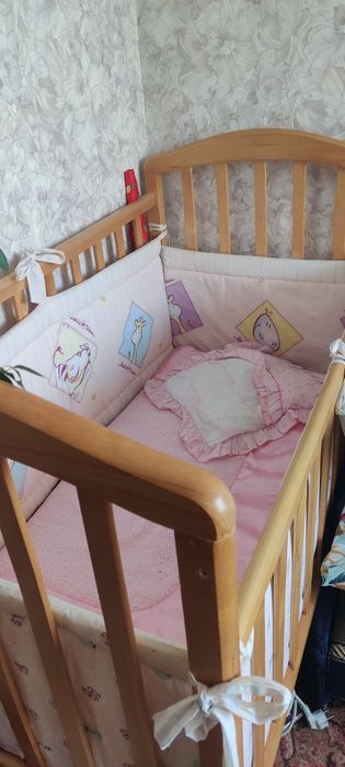 Продам детскую кроватку  бу