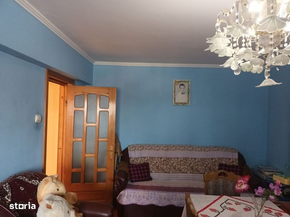 Apartament 3 camere Zona Petre Liciu - etaj 3 - 77 mp