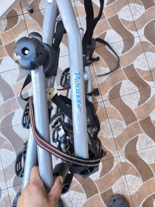 Suport bicicleta Peruzzo Treviso 380 cu prindere pe haion pentru 3 biciclete