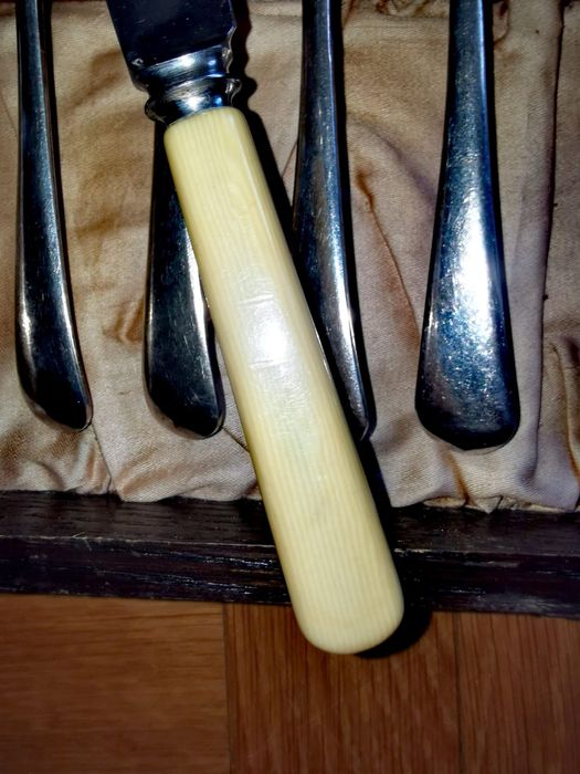 Антикватен комплект сет сервиз прибори посребрени в дървена кутия