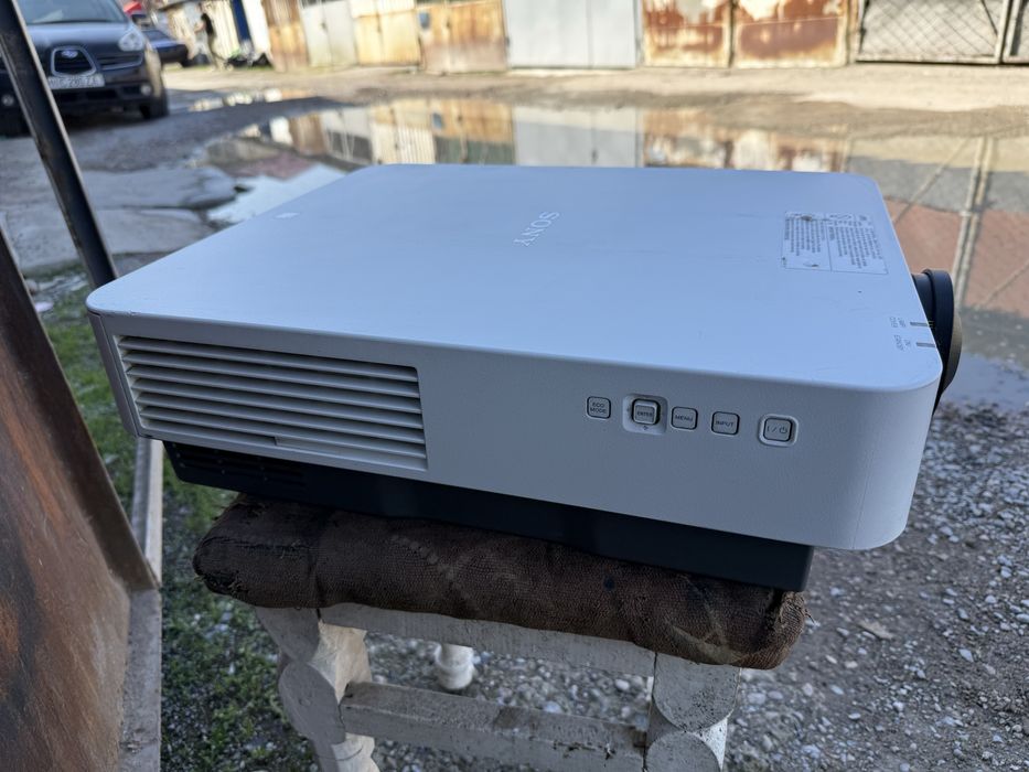 * SONY VPL-FH30 проэктор (требуется ремонт)