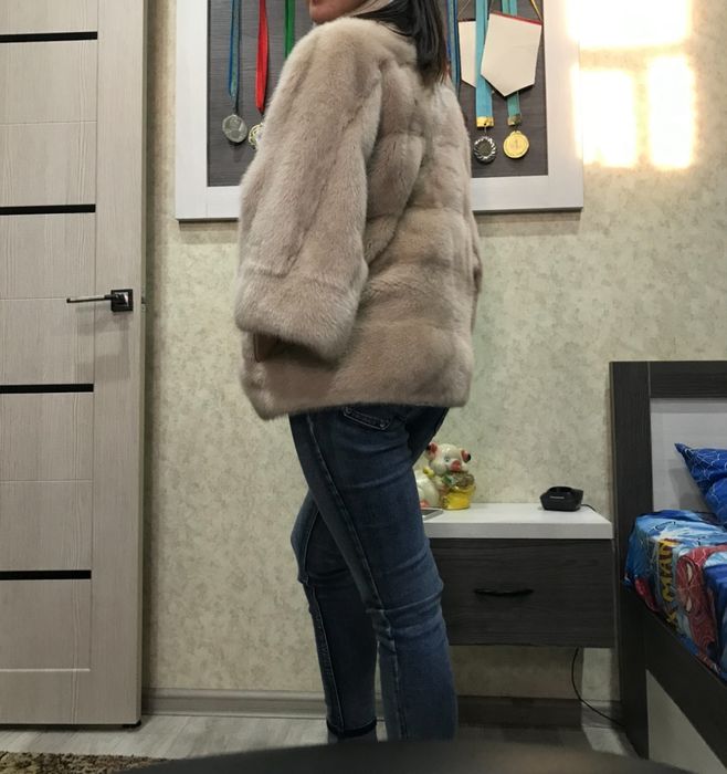 Продам норковую шубу автоледи