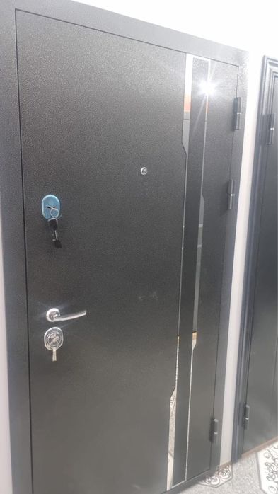 Продается наружная металлическая дверь