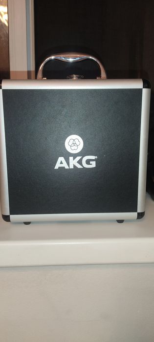 Продается микрофон AKG P220