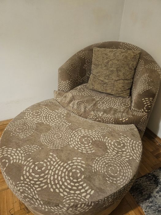 Фотьойл с  табуретка