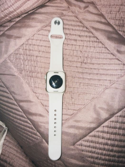 Продам Apple Watch SE 40 мм.