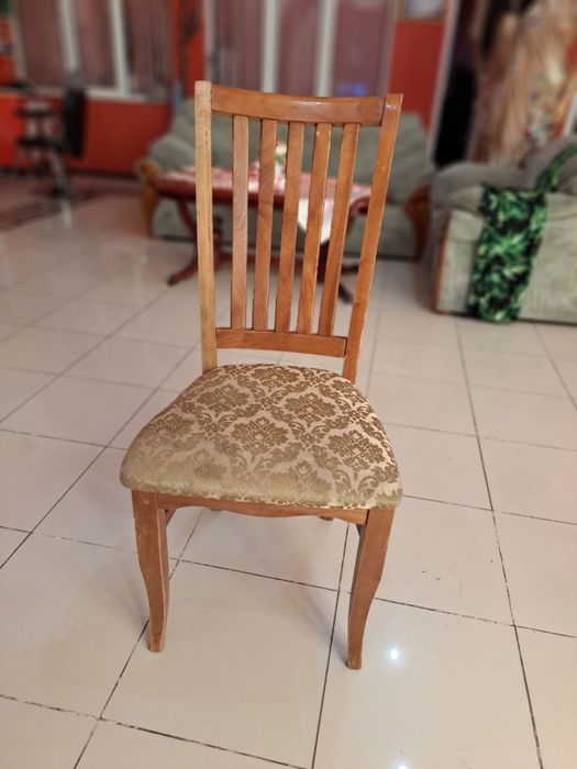 Стул деревянный
