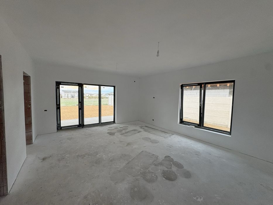 Casa noua cu PANOURI FOTOVOLTAICE, teren 553 mp, (utilitati complete)