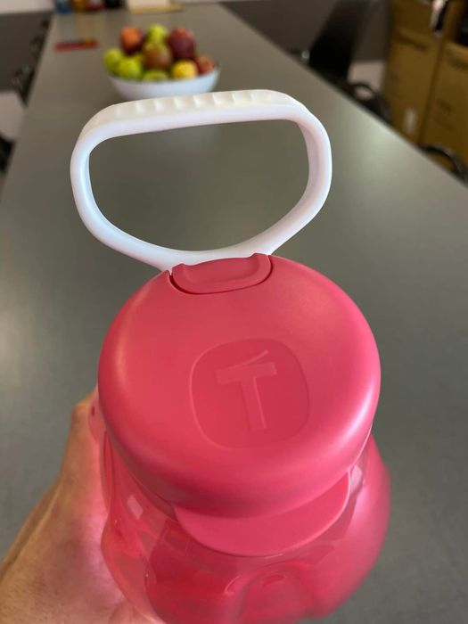 Sticla 2 L cu pai /maner Tupperware