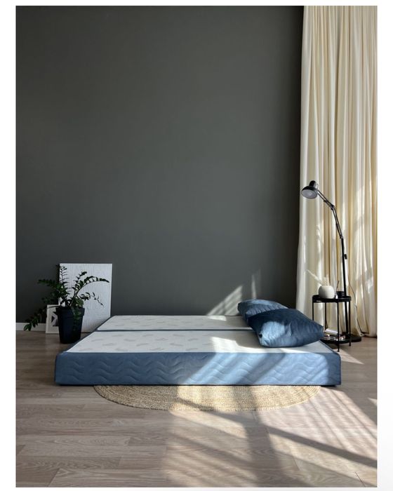 Бескркасный диван